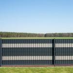 Sichtschutzstreifen PVC Zaunblende 0,19x35 m Basic 450 gr/m² inkl. 25 Klemmschienen Farbe grün (RAL 6005) – Bild 6